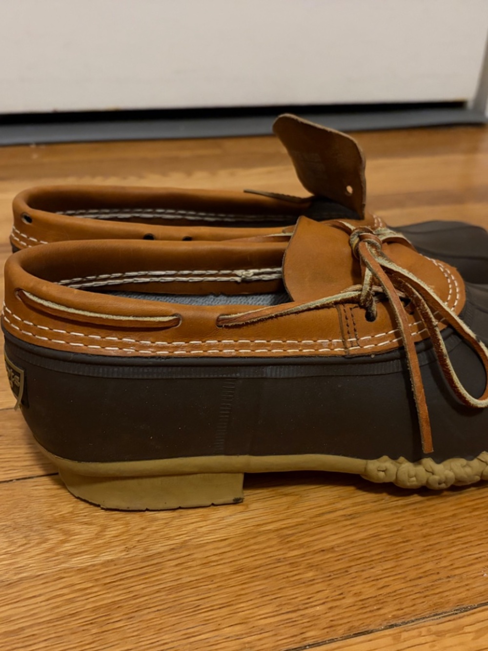 Men’s short bean boots -  missing lace - Picture 2 of 5